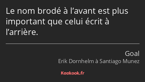 Le nom brodé à l’avant est plus important que celui écrit à l’arrière.