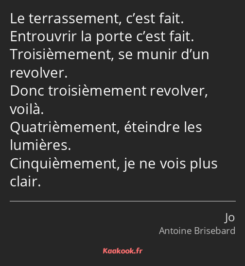 Le terrassement, c’est fait. Entrouvrir la porte c’est fait. Troisièmement, se munir d’un revolver…