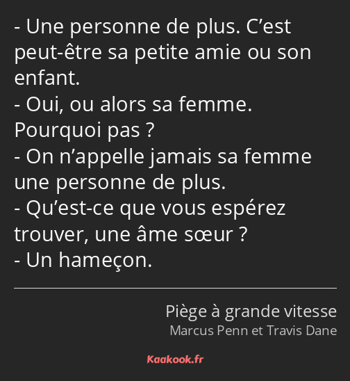 Une personne de plus. C’est peut-être sa petite amie ou son enfant. Oui, ou alors sa femme…